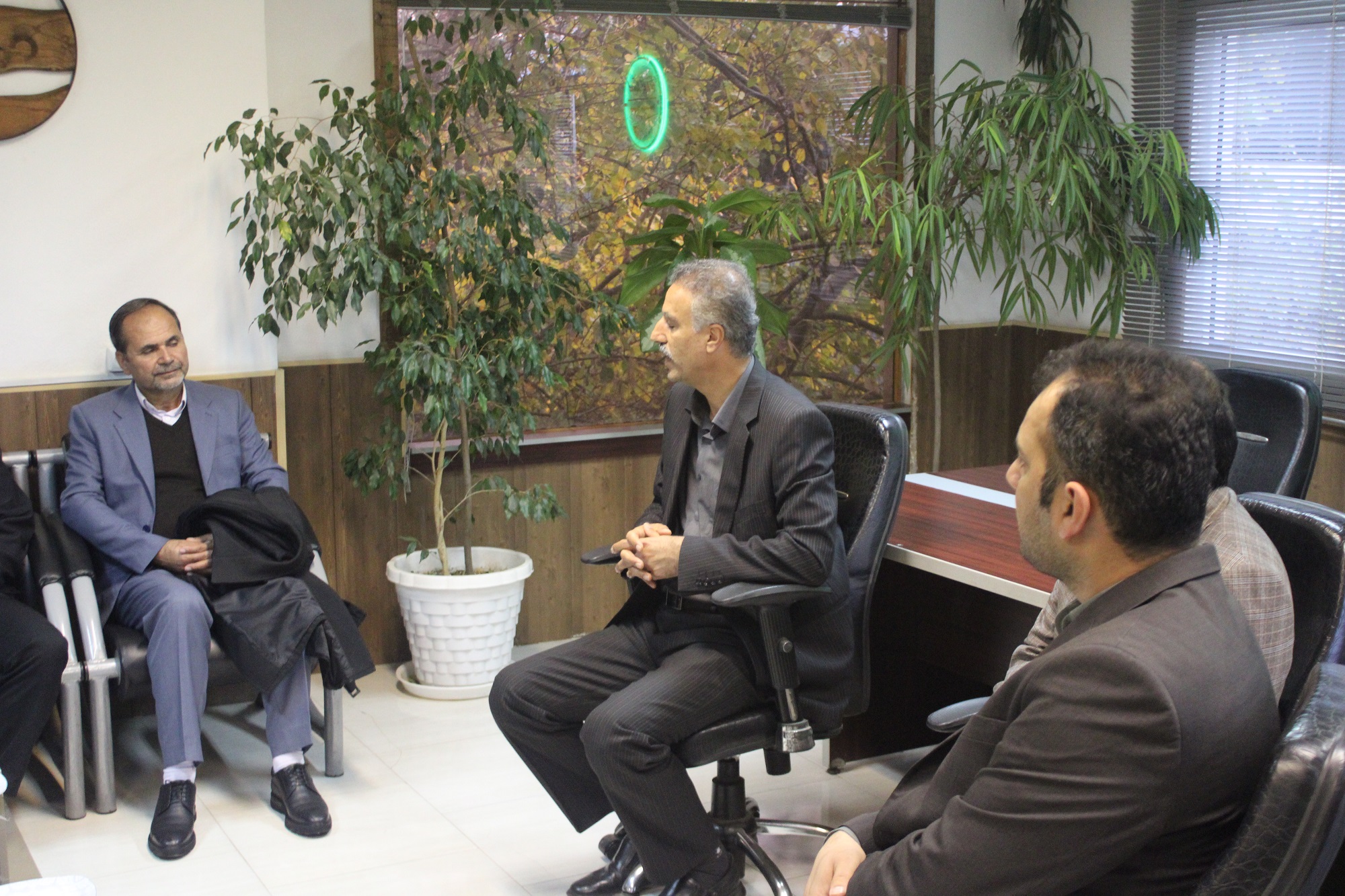 نشست جمعی از مدیران سازمان فضای سبز و پسماند شهرداری مشهد و مدیریت شرکت فراکود آلی مازندران